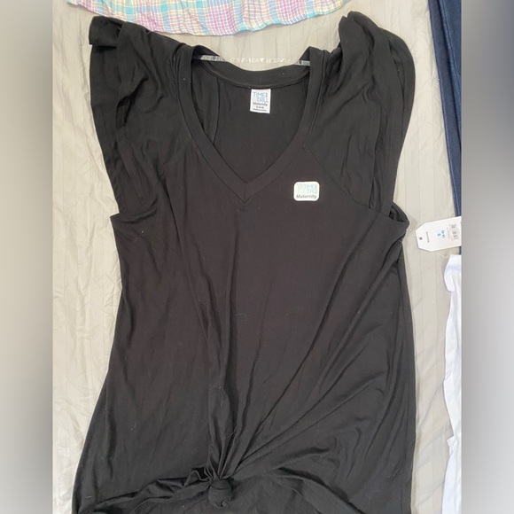 Maternity Shirts Bundle - Picture 11 of 13